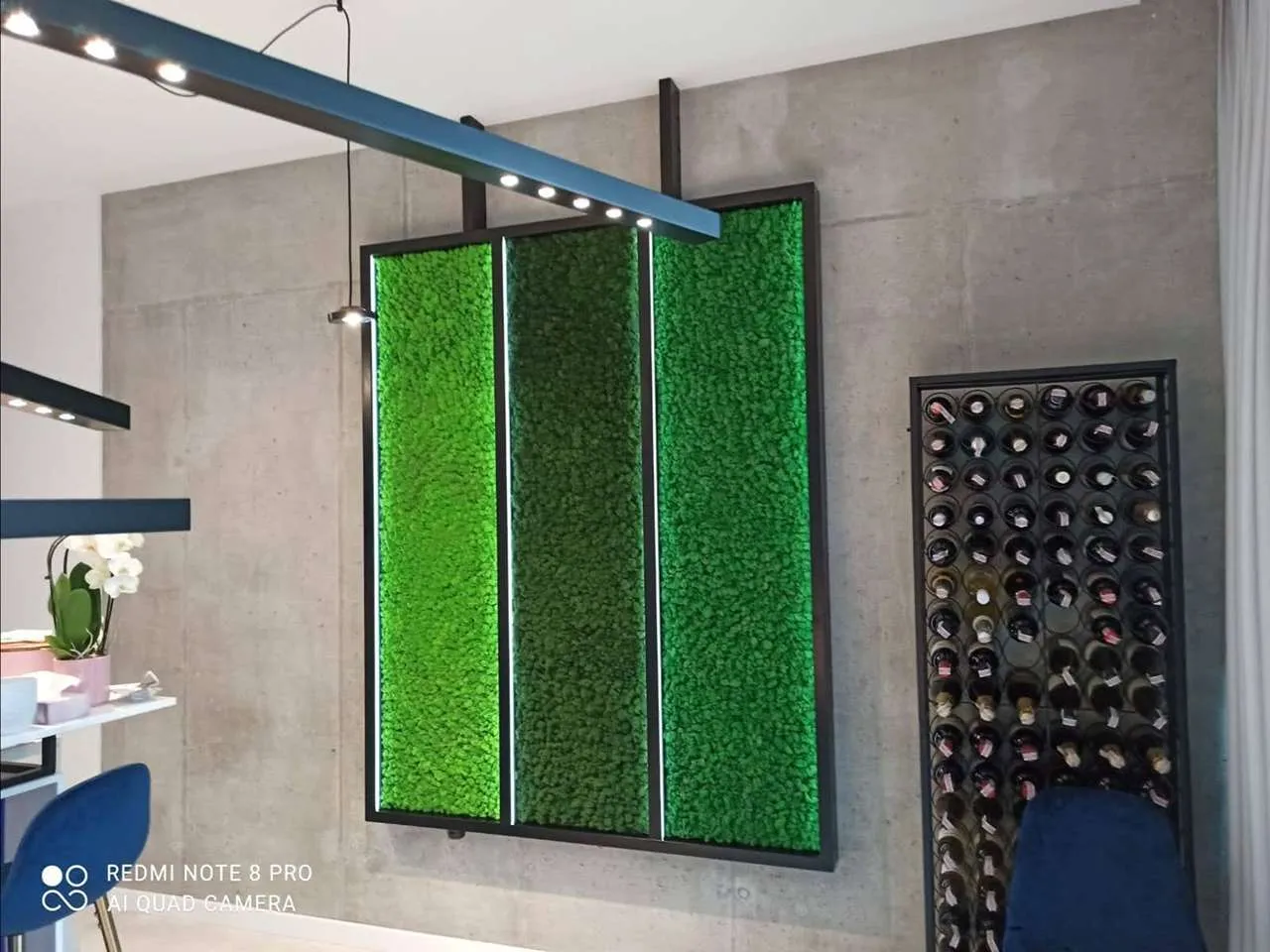 Tryptyk z mchu stabilizowanego w metalowych ramach