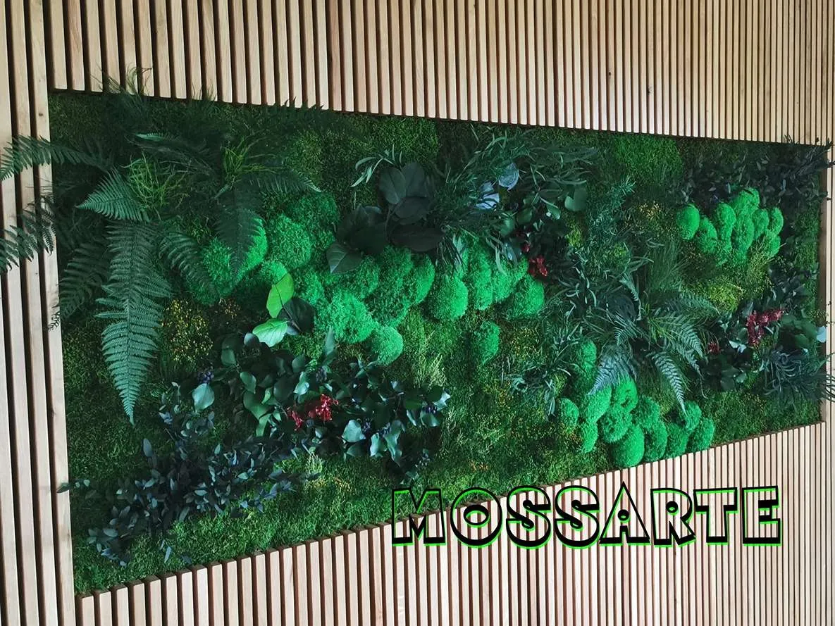 zieleń w mieszkaniu – obraz z roślin stabilizowanych jako dekoracja salonu